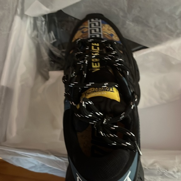 Men’s Size 10 (43) Versace Sneakers - Picture 6 of 12
